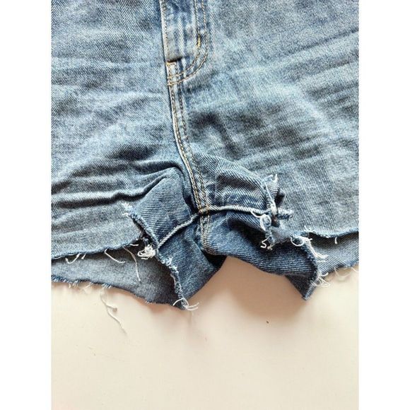 LEVI'S Modified Take Notes Ultra High Rise Loose Cut Off Denim Shorts, Size 30 - Picture 4 of 13